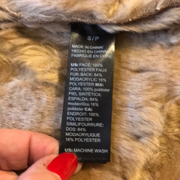 NWT Women’s Small Plush Soft Tan Coat ❤️ - Picture 8 of 8